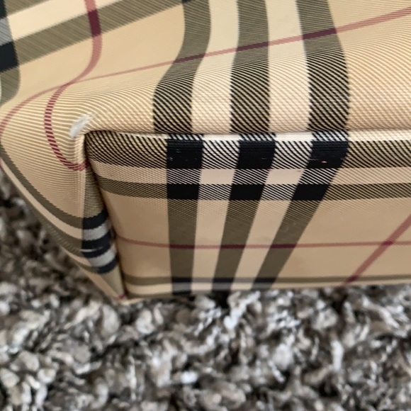 Burberry gorgeous bag 💯 authentic - Picture 5 of 12
